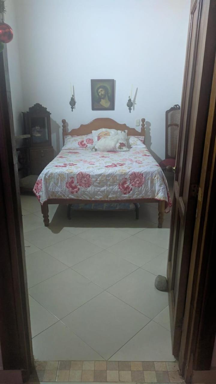 Hostal Famihotel Fundadores Jardin Luaran gambar