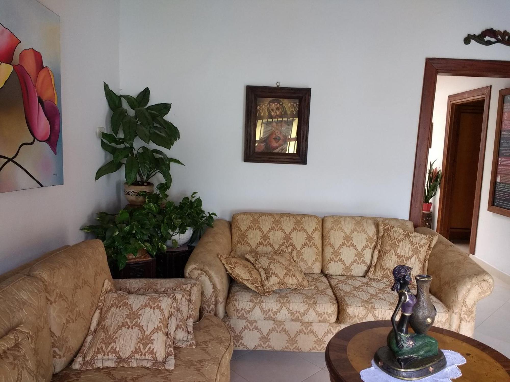 Hostal Famihotel Fundadores Jardin Luaran gambar