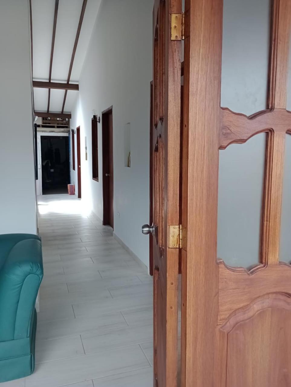 Hostal Famihotel Fundadores Jardin Luaran gambar
